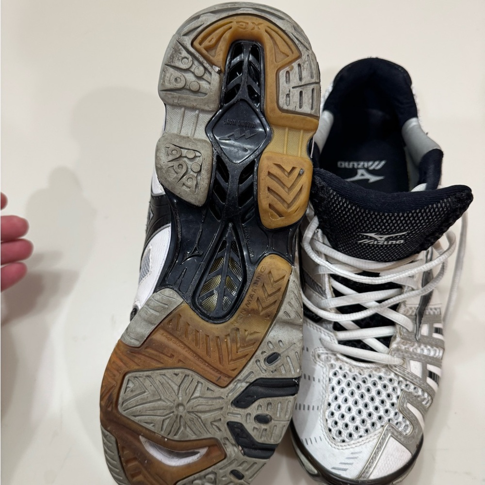 Mizuno White and Black Sports Sneakers